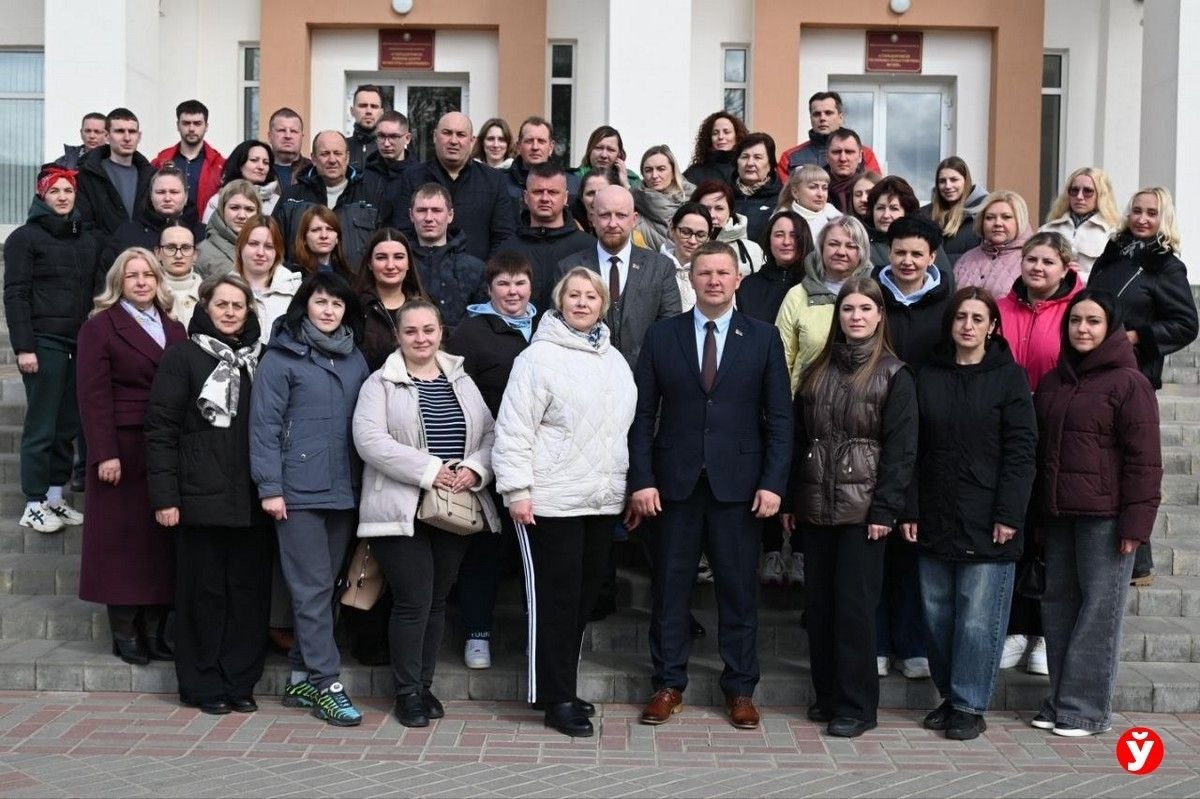 🧹 Молодежный субботник «Дорогой добрых дел» стартовал в Старых Дорогах.