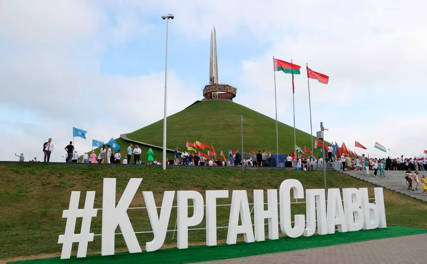 АЛЕКСАНДР ЛУКАШЕНКО ВОЗЛОЖИЛ ЦВЕТЫ К МЕМОРИАЛУ «КУРГАН СЛАВЫ»