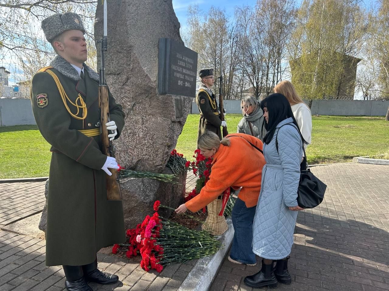 🥀🙏Коллектив предприятия КУП «Слуцкводоканал» почтил память погибших узников концлагерей.